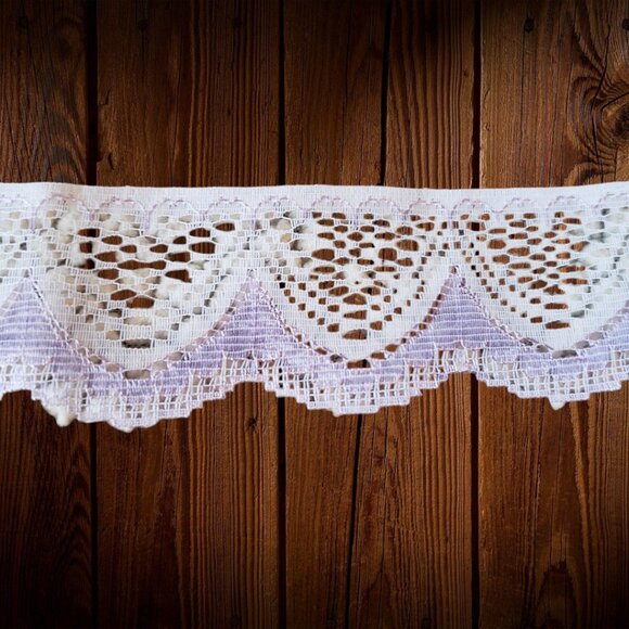 Chantilly Lace Trim - 1" x 18 yards - Lavender & White Scalloped - Picture 4 of 8